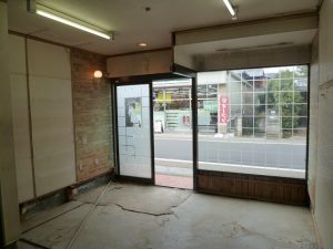 店舗-1F土間南~北(ガラス割れ)